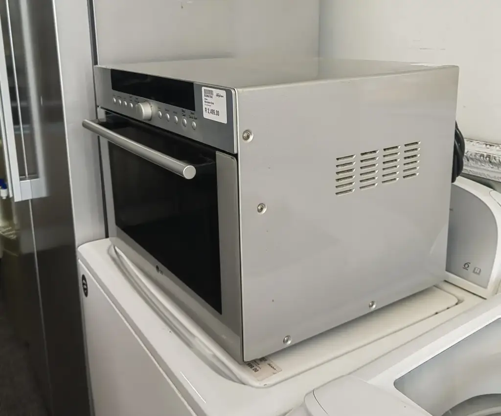 Lg 38L Solardom Convection Microwave Oven - View 3