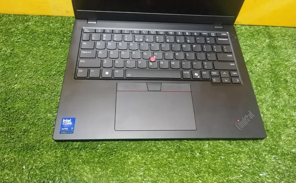 Lenovo Intel Core Ultra 7 Series 1 - (16 Gb/1 Tb Ssd/ 14 Inch, Black) Laptop - View 3