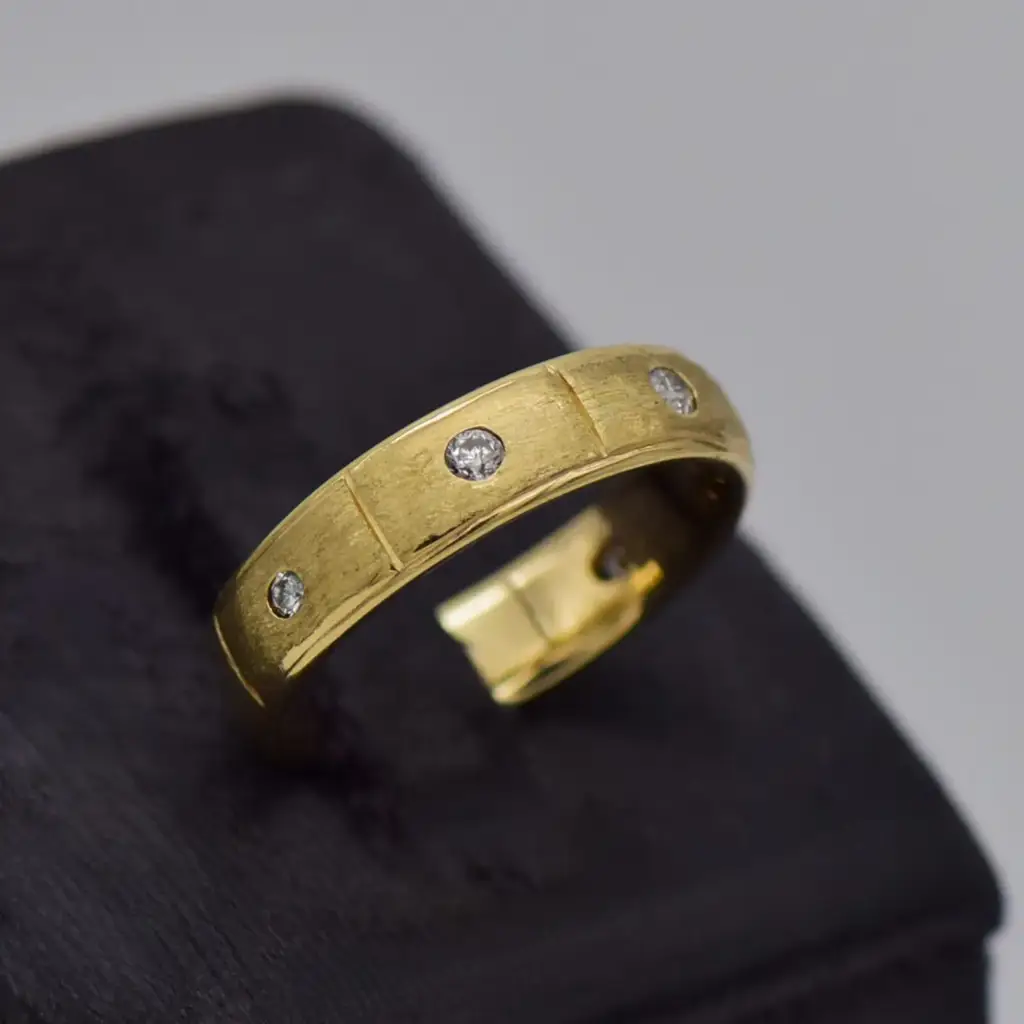 9ct Yellow Gold Wedding Band Patterned - View 2