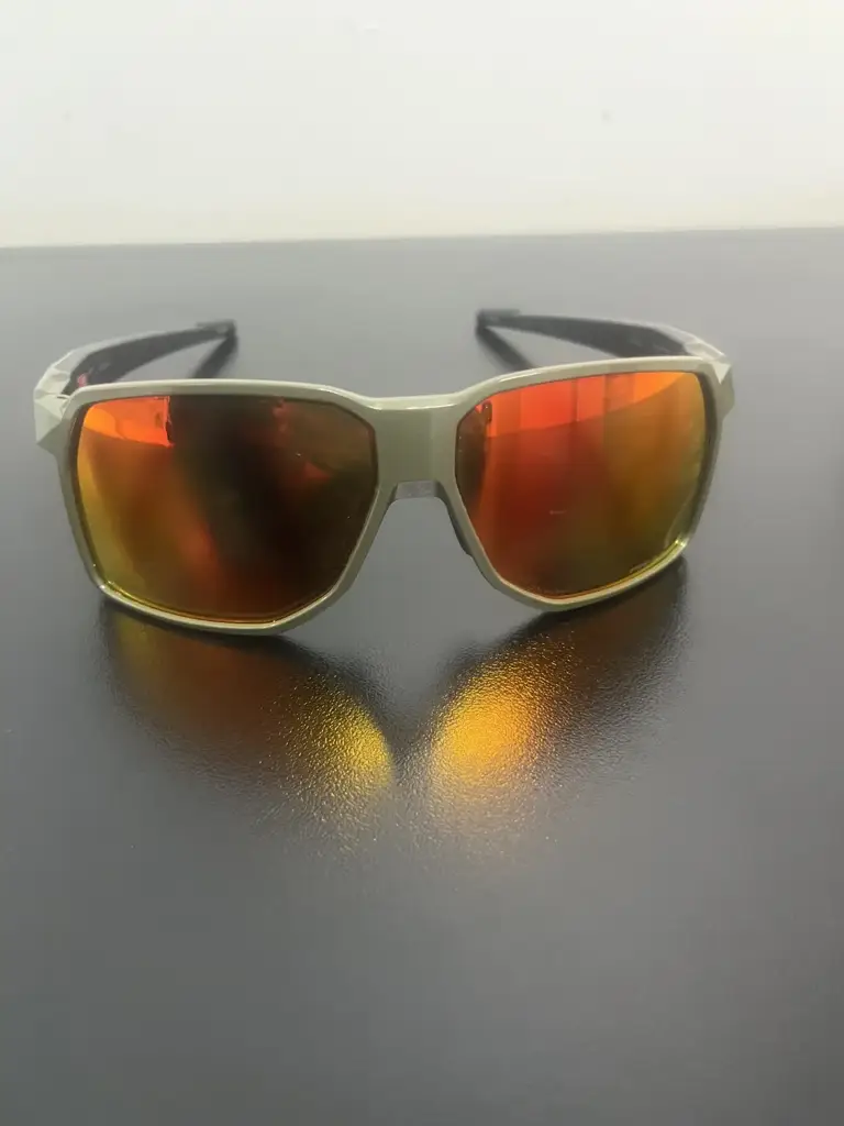 Oakley - View 3