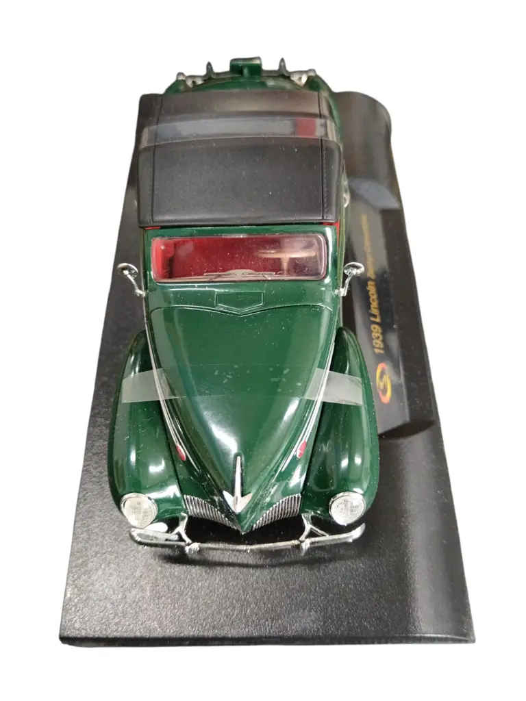1939 Lincoln Zephyr Green 1:32 Diecast Car Signature Colectible - View 2