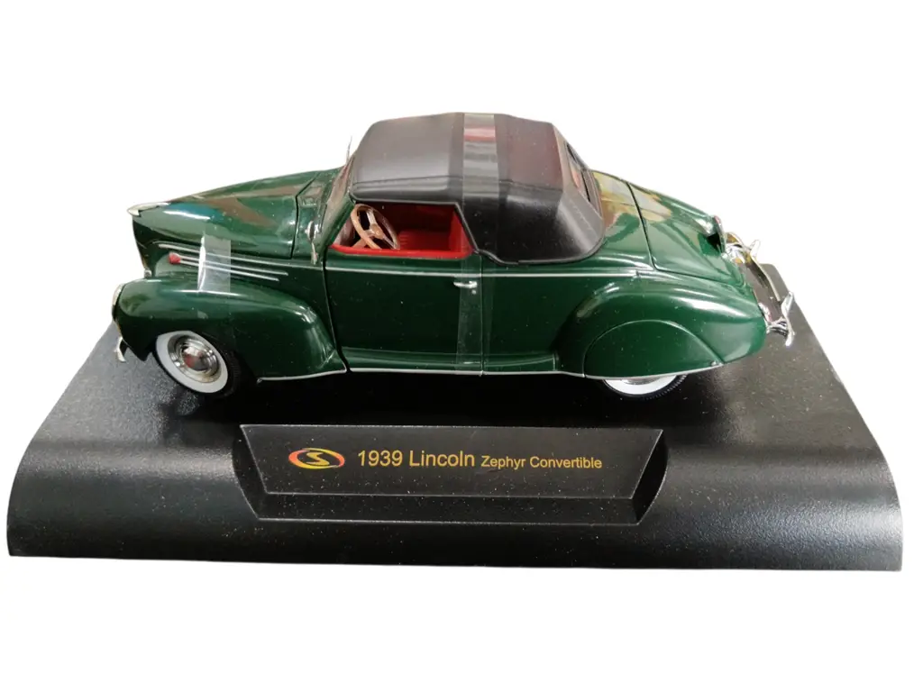 1939 Lincoln Zephyr Green 1:32 Diecast Car Signature Colectible - View 3