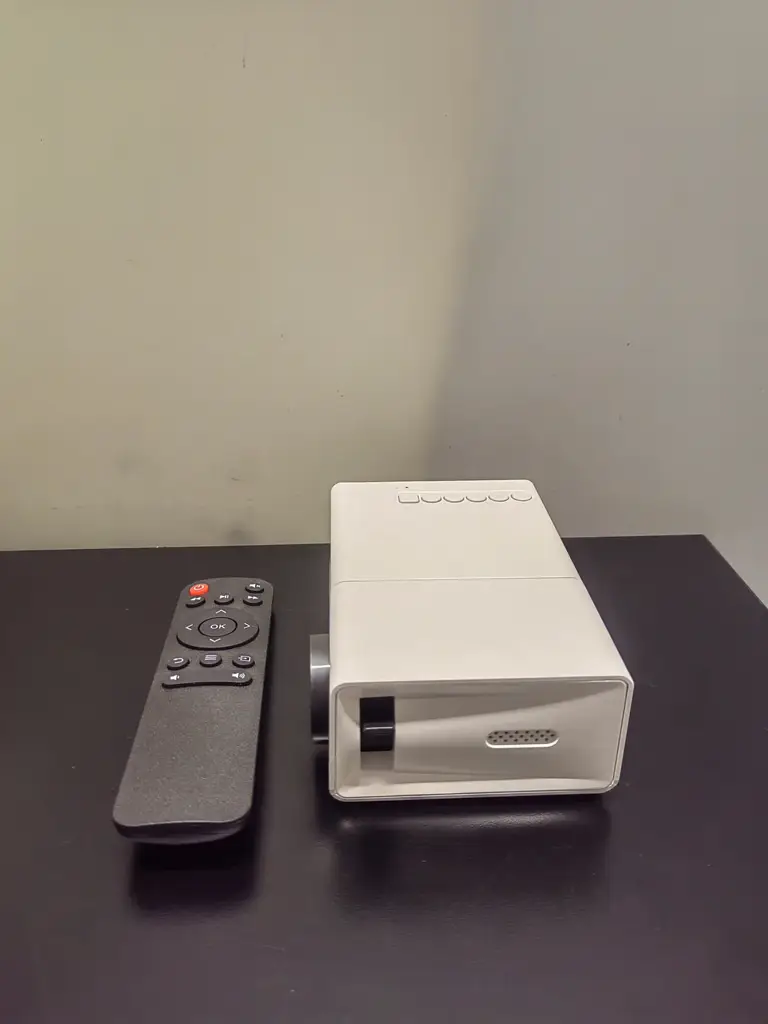 Led Mini Projector Yg300 - View 3