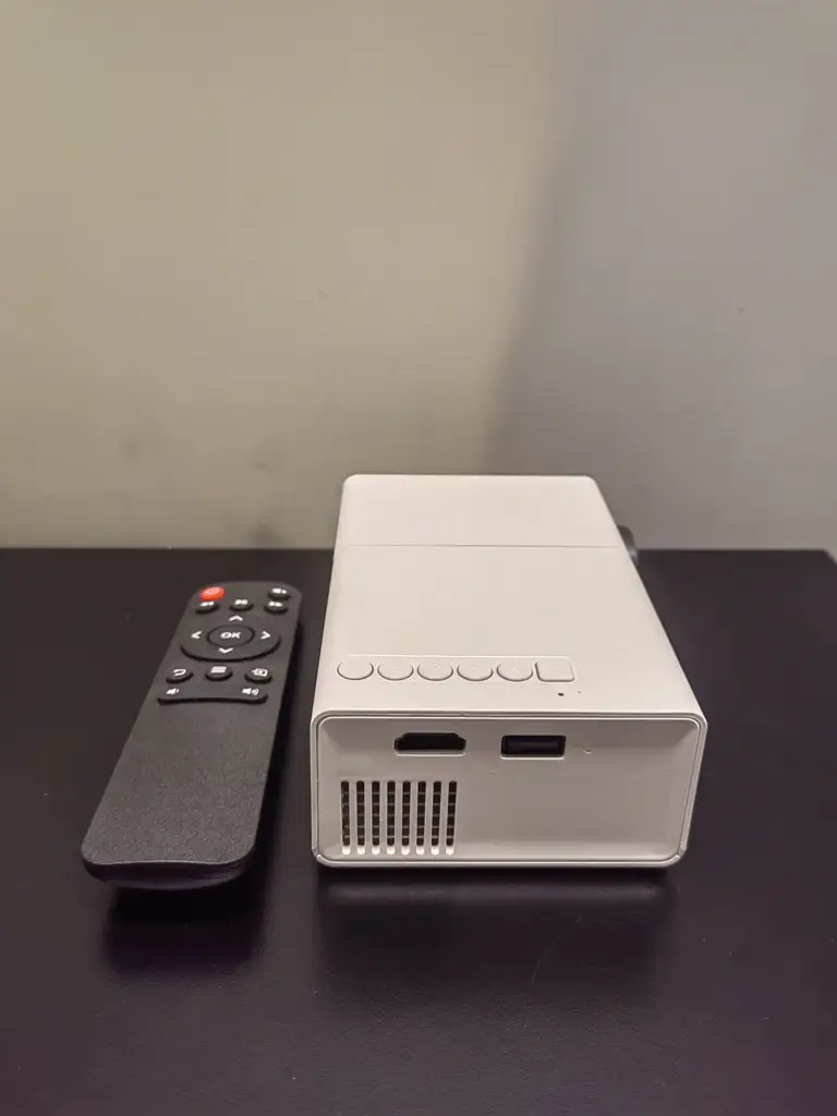 Led Mini Projector Yg300 - View 4