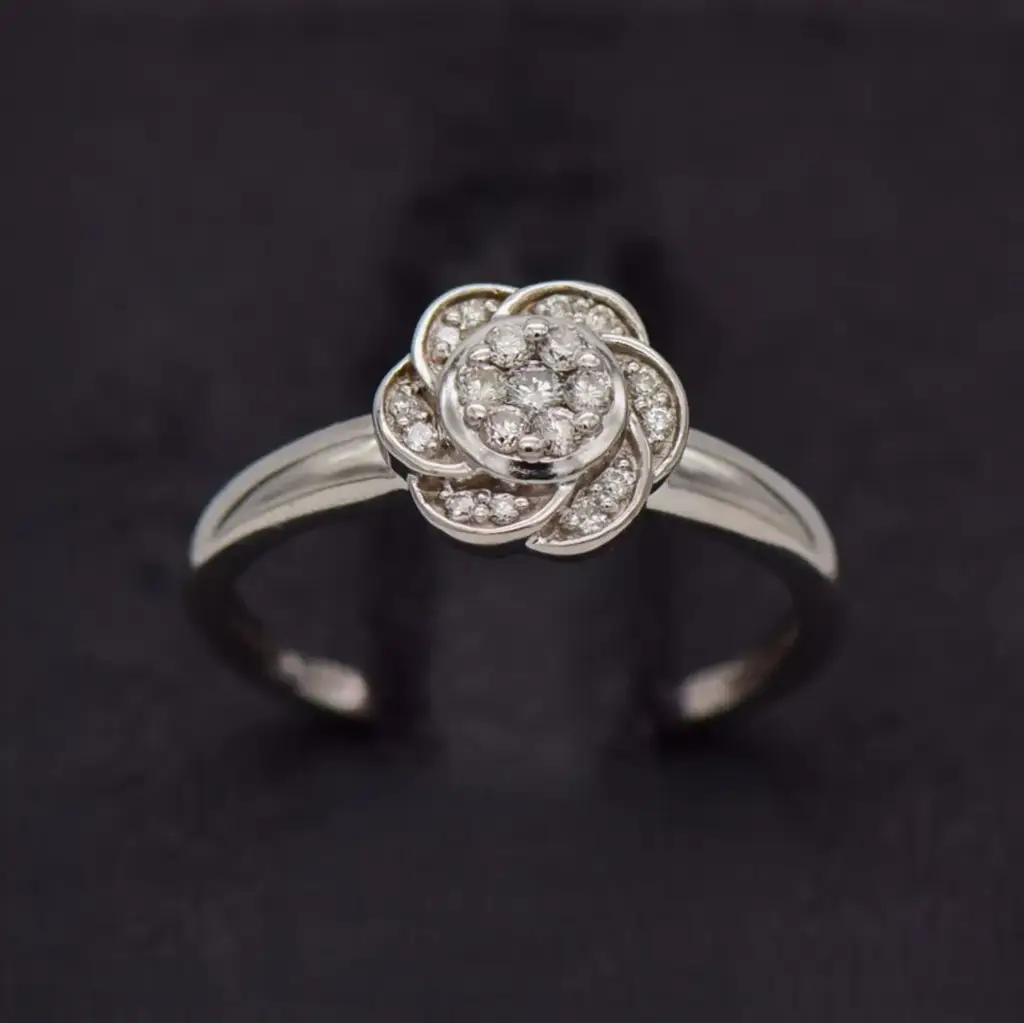 18ct White Gold Dress Ring