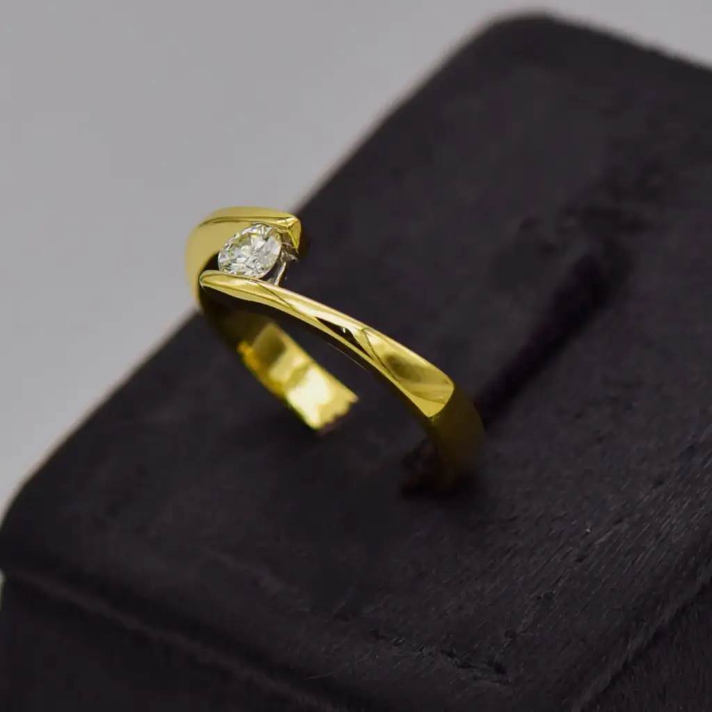 18ct Yellow Gold Dress Ring - View 3