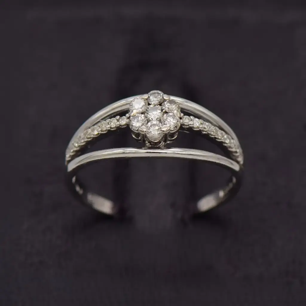 18Ct White Gold Dress Ring