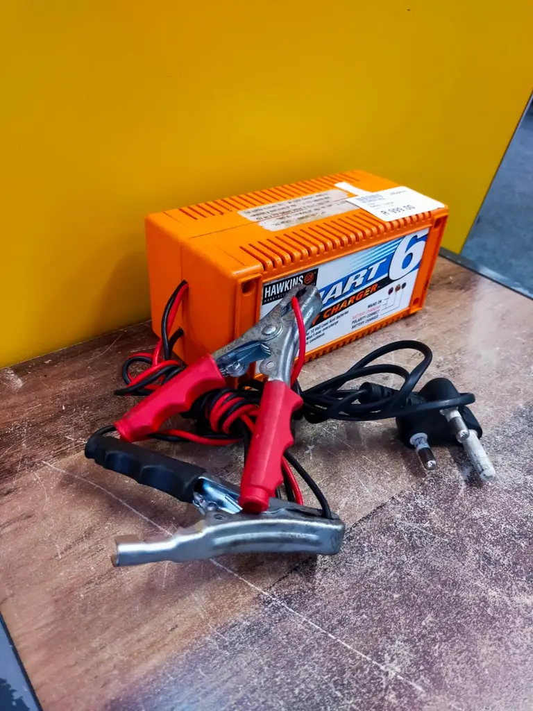 Hawkins - Smart 6 - Automatic Battery Charger - Power Tools & Machinery - Orange - View 3