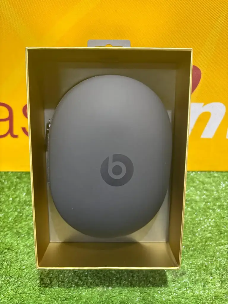 Beats Studio3 Wireless Headphones - View 3