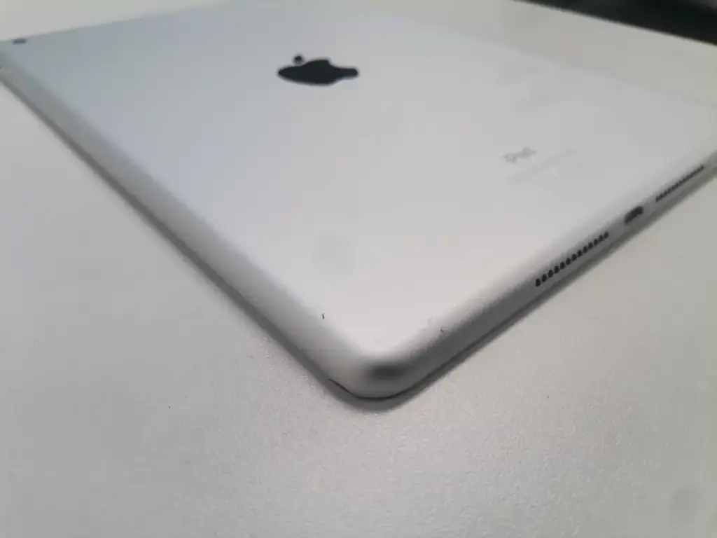 Apple Ipad 8Th Generation Wifi (32Gb) Pre-Owned - View 3