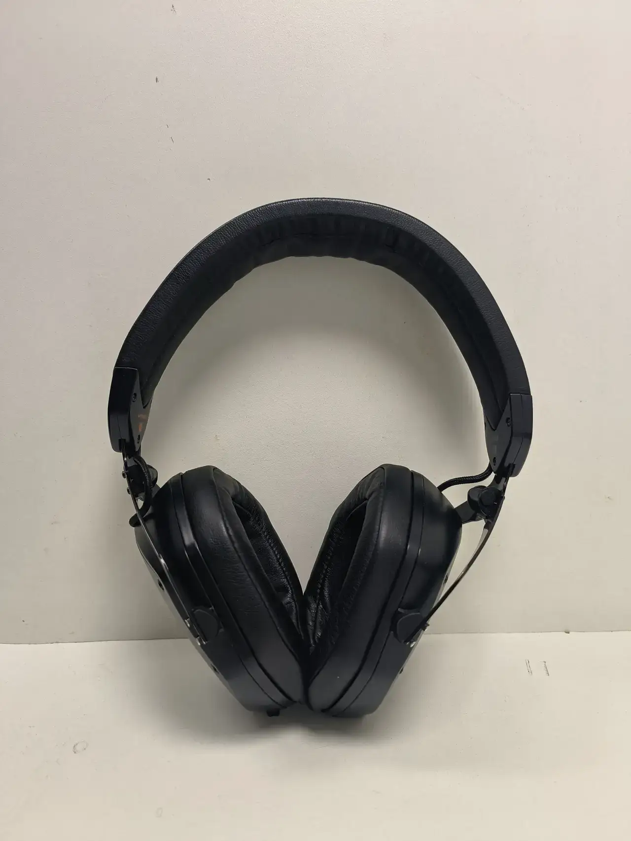V-Mode Over-Ear Headphones | Noise-Canceling | Wireless | M-200 - View 3