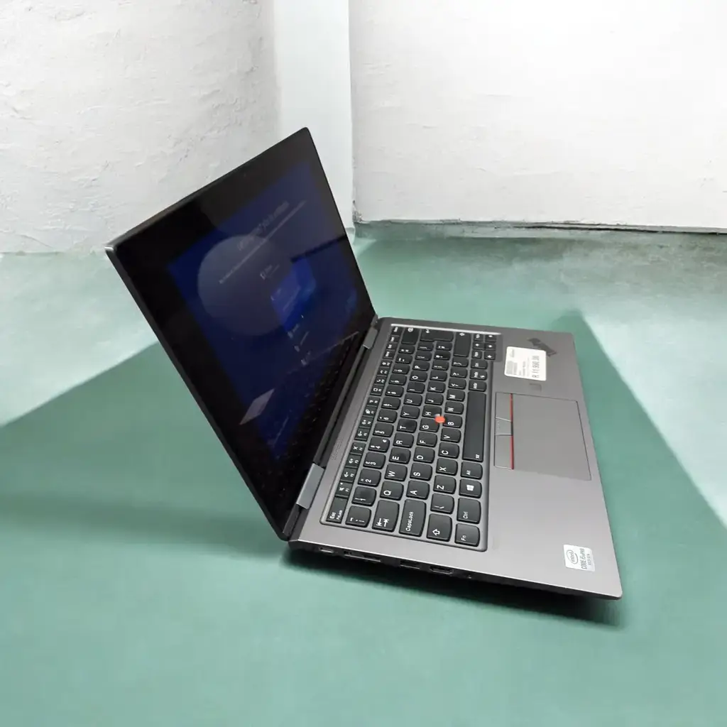 Lenovo Thinkpad X1 Yoga - View 2