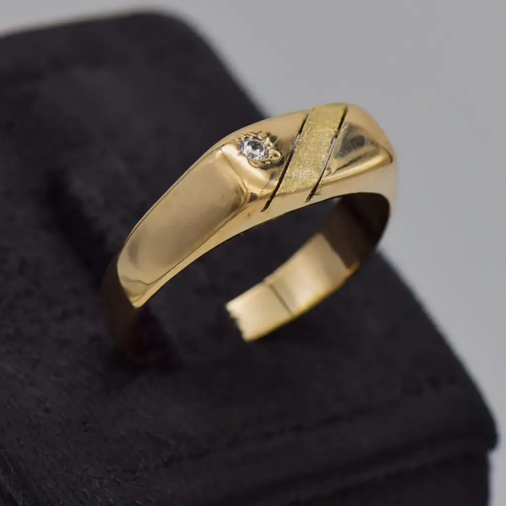 8ct Yellow Gold Men's Ring - View 3