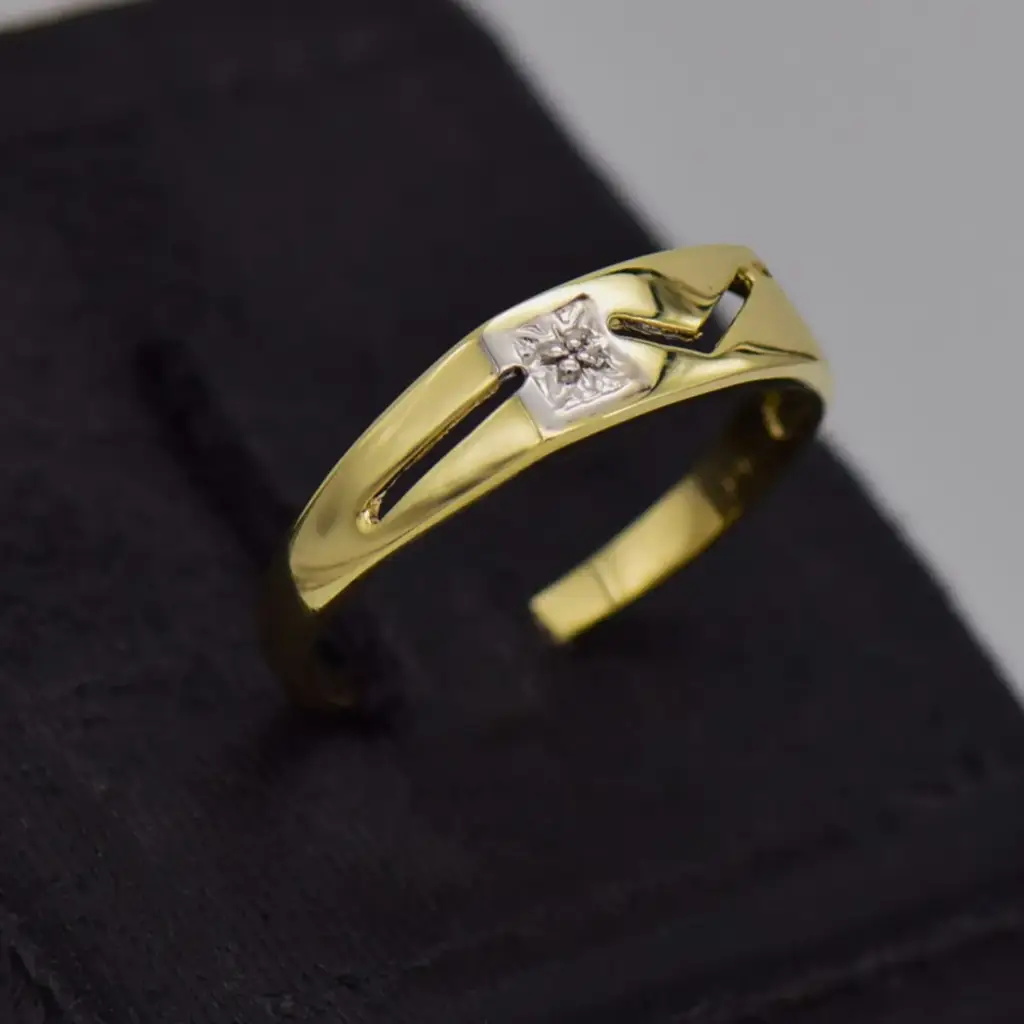 9ct Yellow Gold Men's Ring - View 18