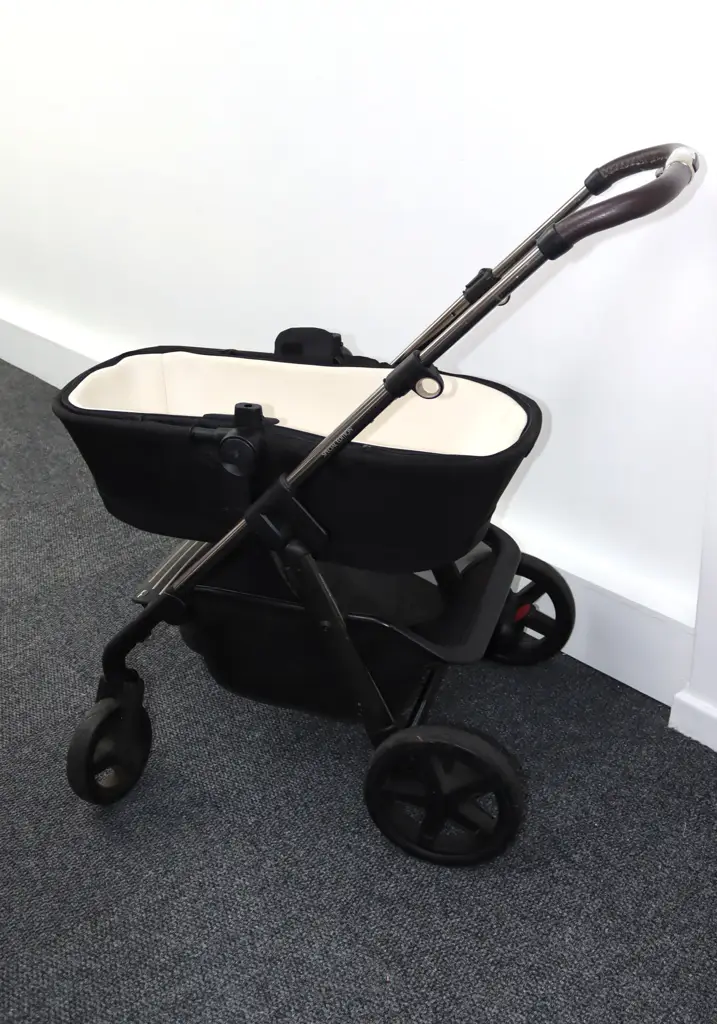 Silver Cross Wayfarer Special Edition Travel System - View 15