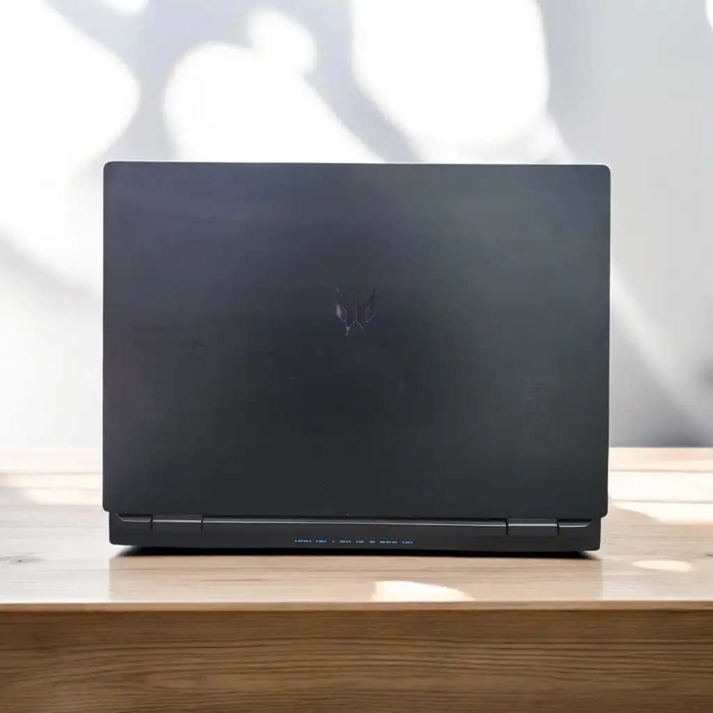 Acer Predator Phn16-71 Laptop - View 2