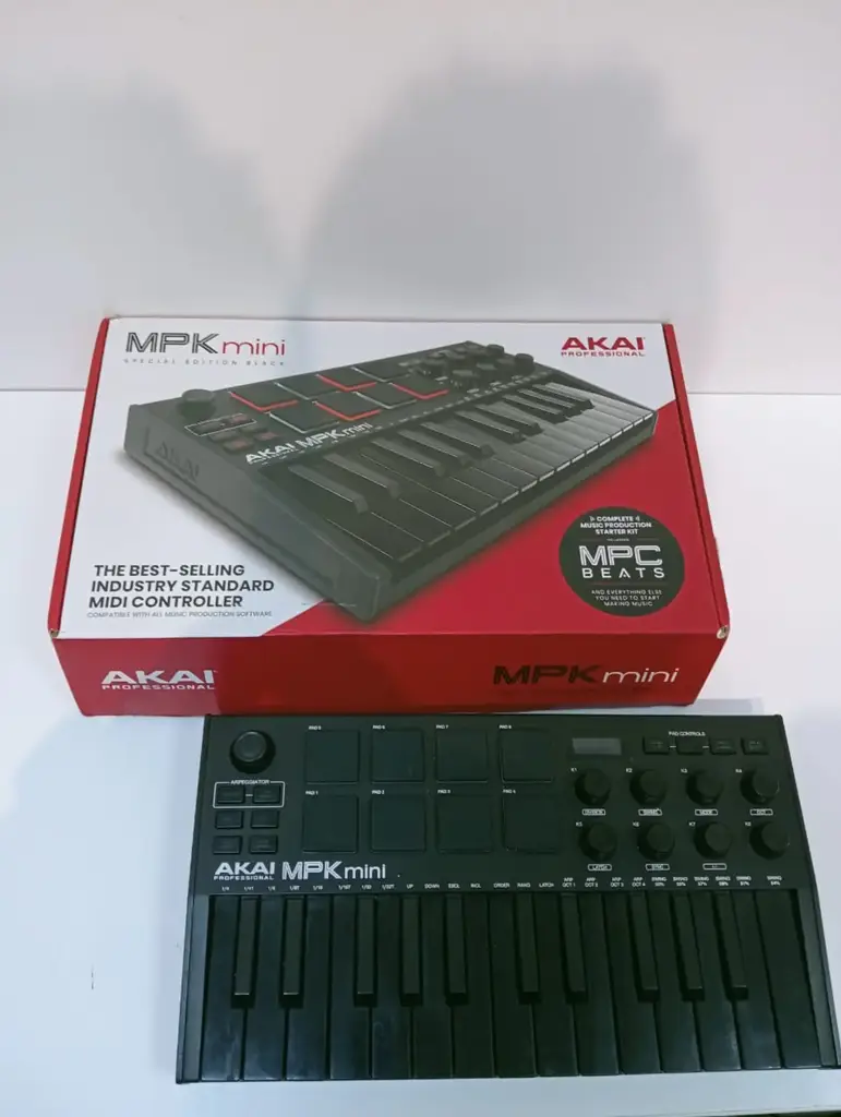 Akai Mpk Mini Mkiii – 25 Key Usb Midi Controller Black Edition - View 2