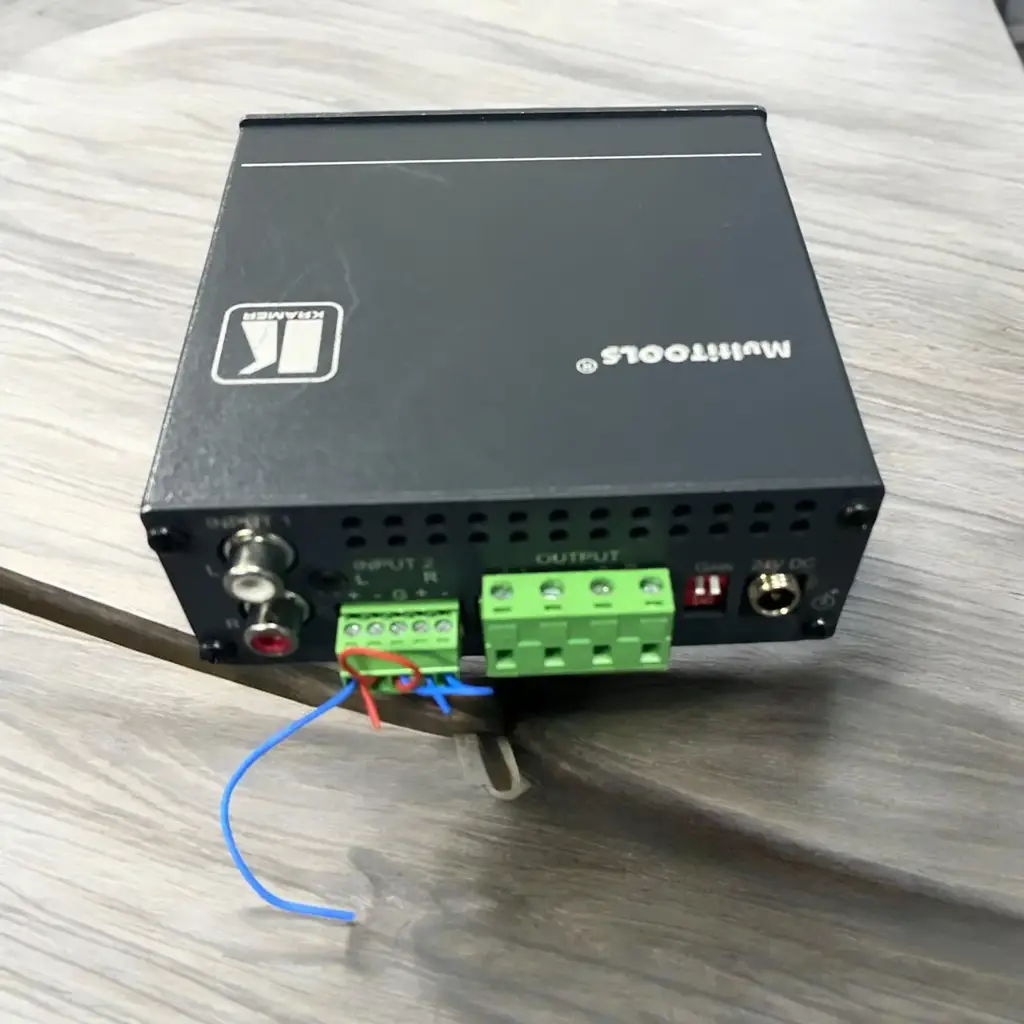 907Xlstereo Power Amplifier/Mixer (40 Watts Per Channel - View 3
