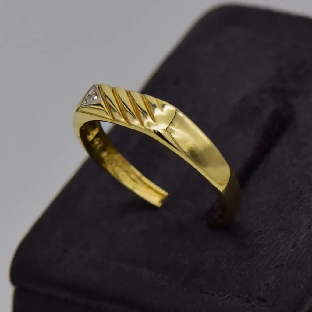 9ct Yellow Gold Men's Ring - View 3