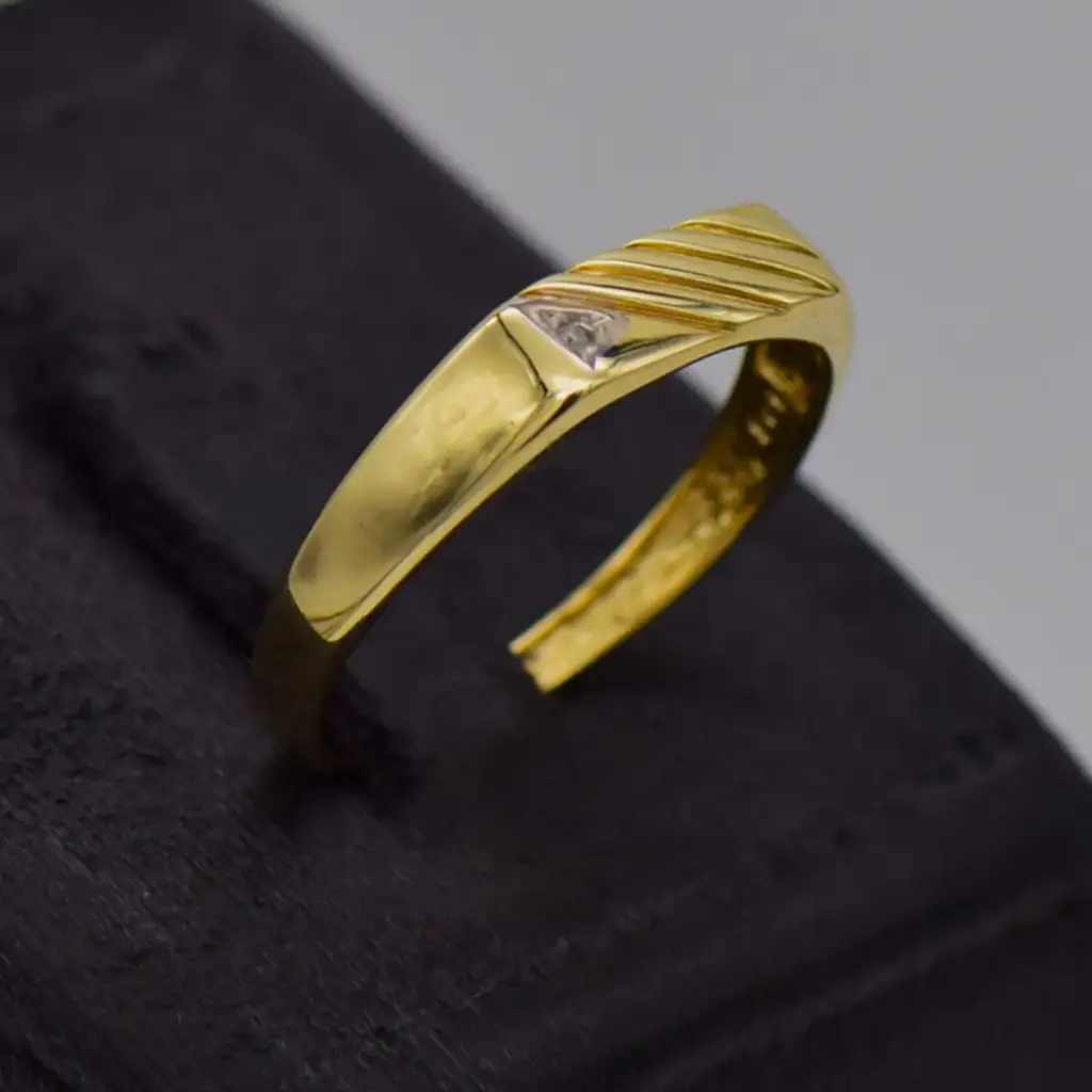 9ct Yellow Gold Men's Ring - View 6