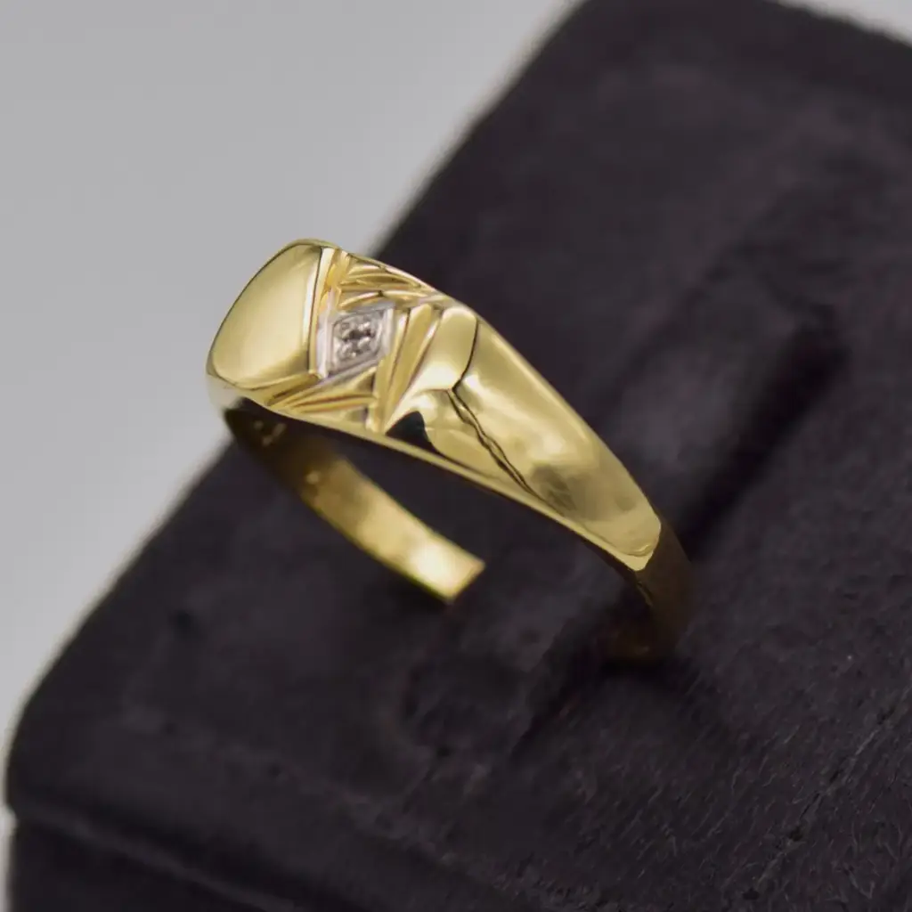 9ct Yellow Gold Men's Ring - View 3