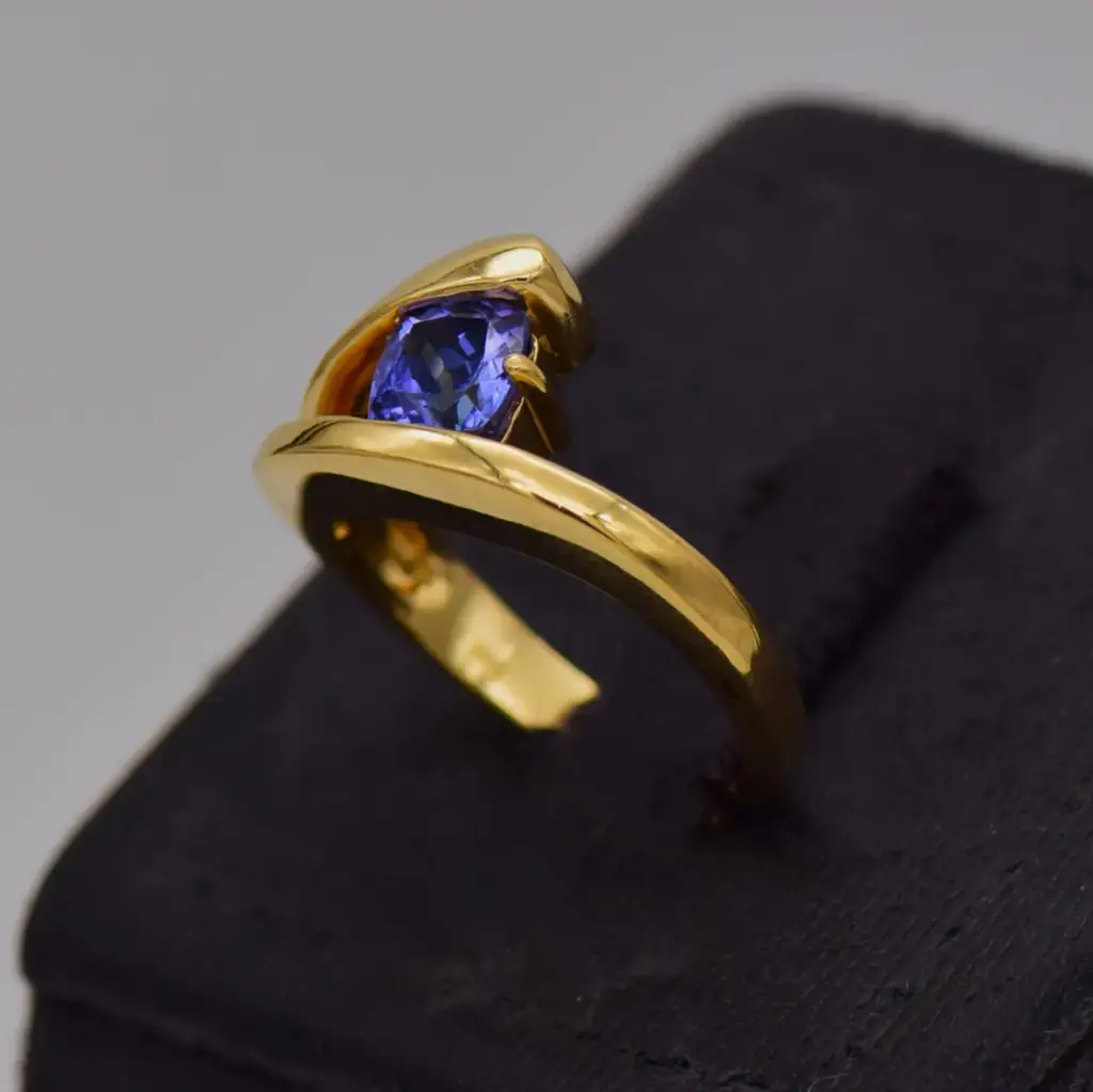 18ct Yellow Gold Dress Ring - View 3