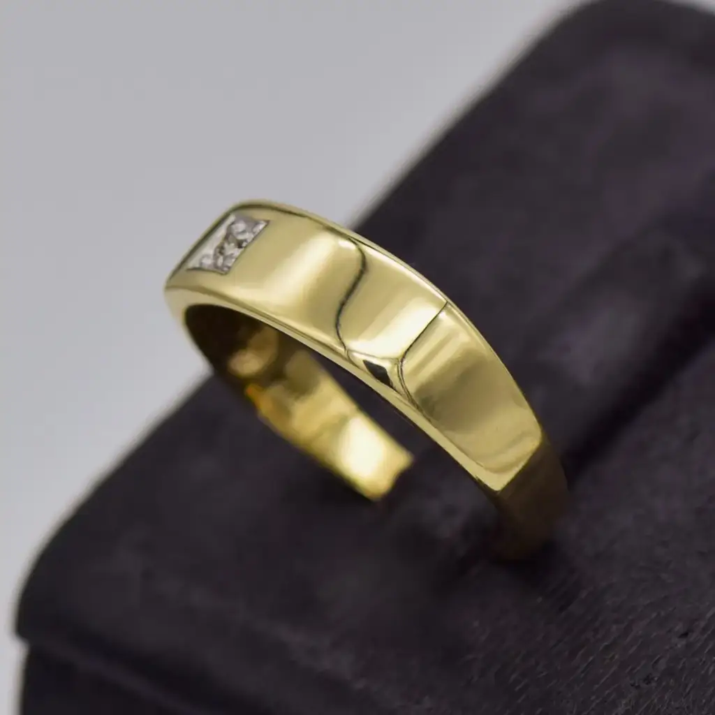 9ct Yellow Gold Men's Ring - View 3