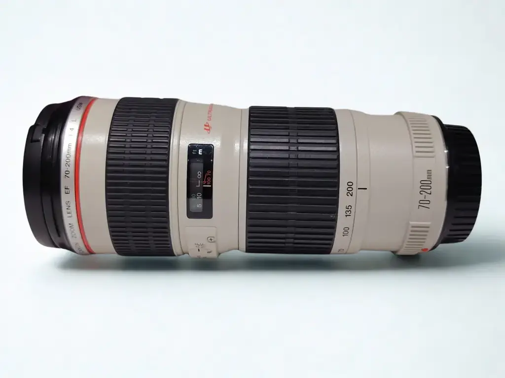 Canon Zoom Lens Ef 70-200Mm - View 3