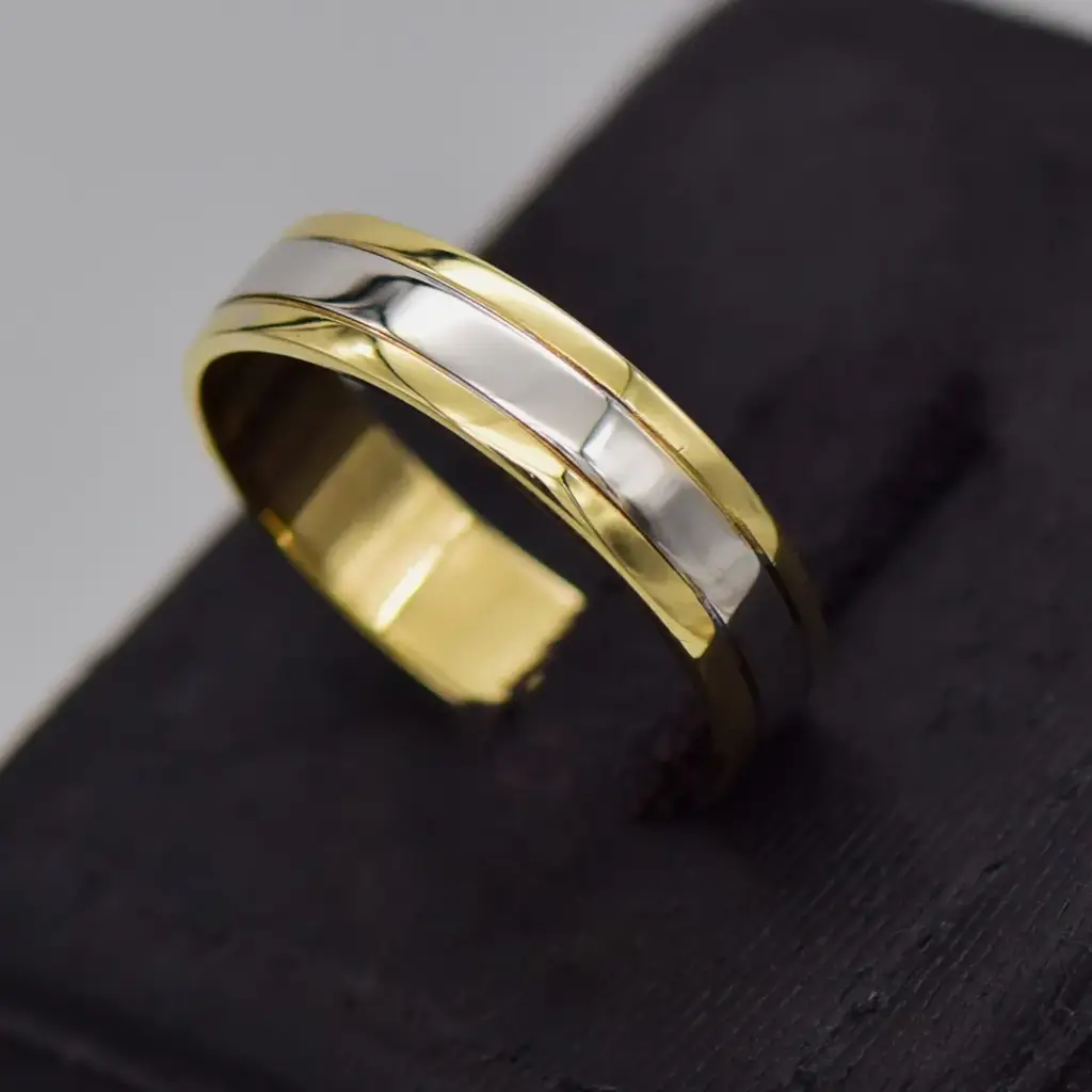 9ct Two Tone Gold Wedding Band Patterned - View 3