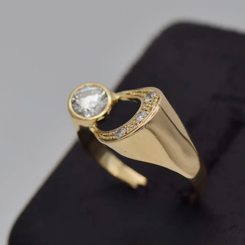 9ct Yellow Gold Dress Ring - View 3
