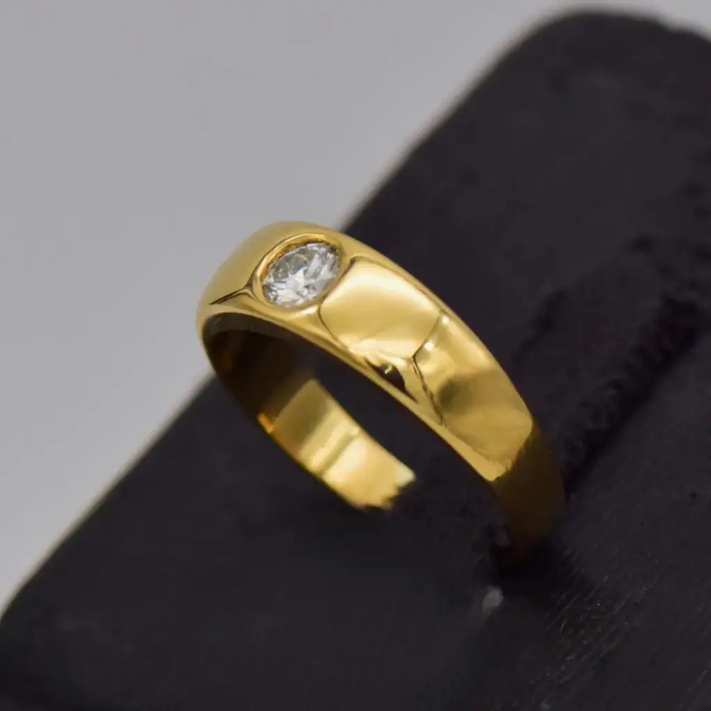 18ct Yellow Gold Dress Ring - View 3