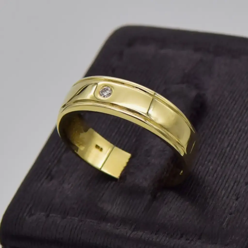 9ct Yellow Gold Wedding Band Single Stone Patterned - View 3