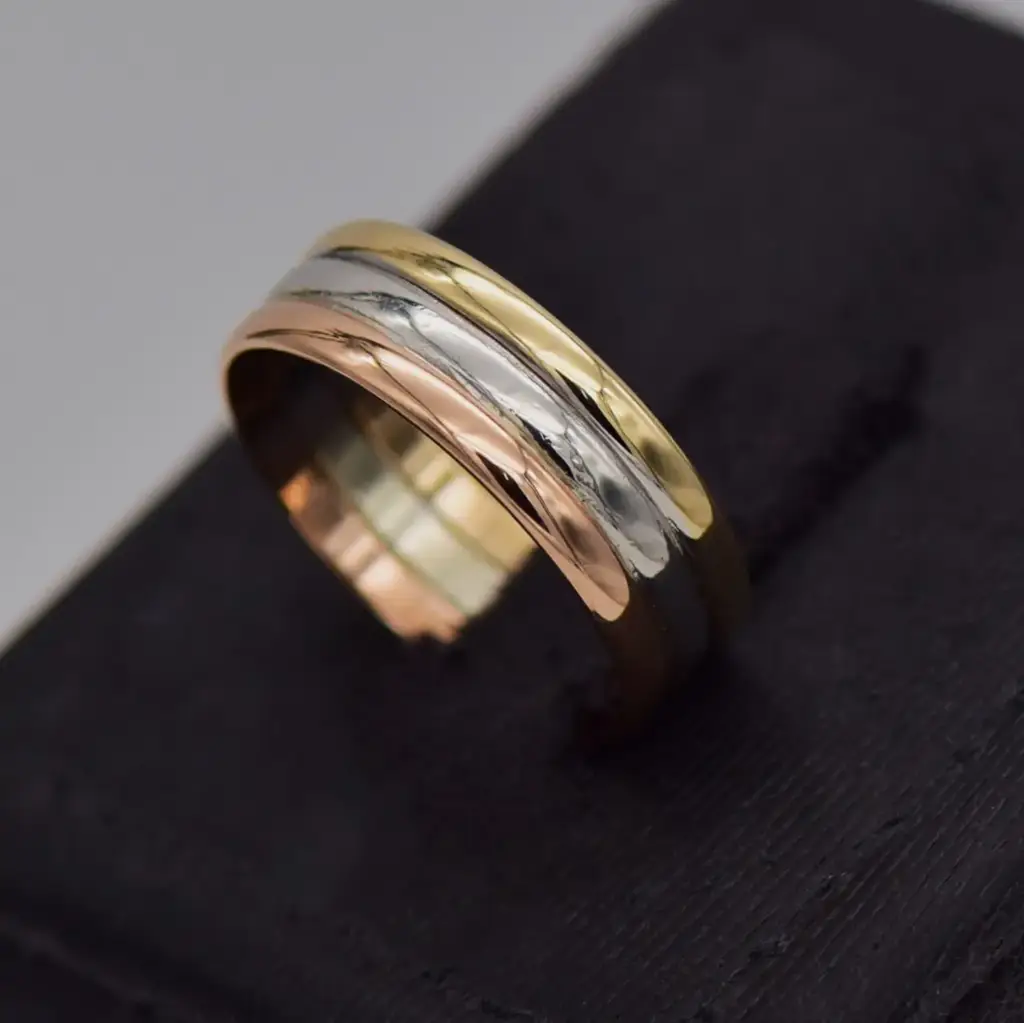 9ct Tri Colour Gold Wedding Band Patterned - View 3