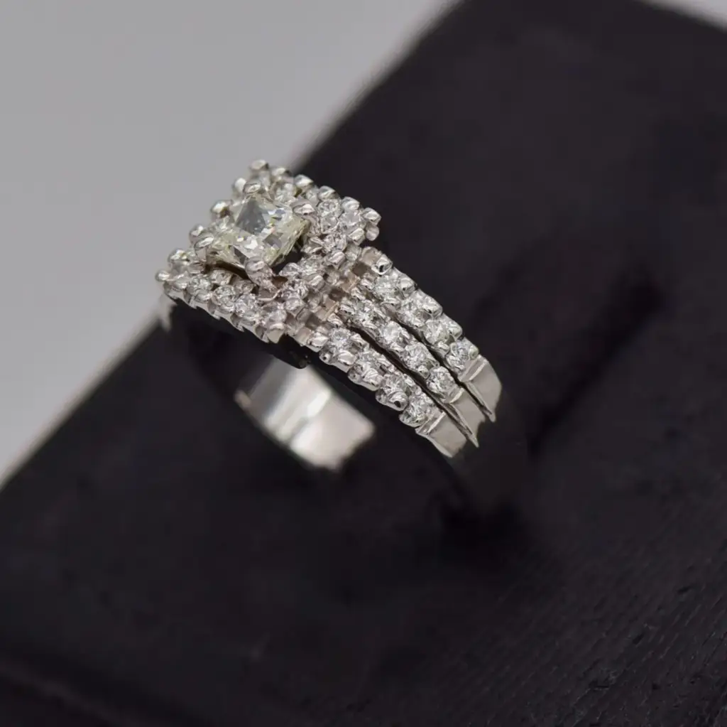 15ct White Gold Cluster Ring - View 3
