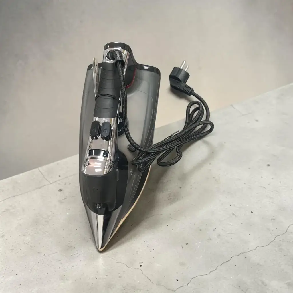 Aote At-32601 Steam Iron - View 2