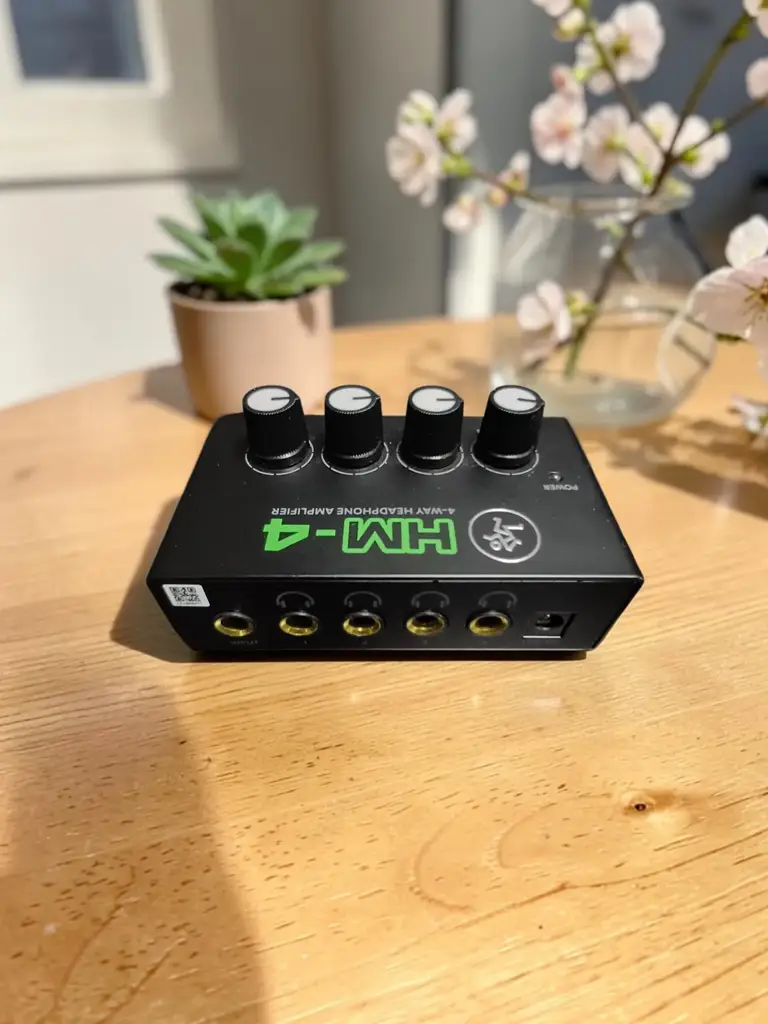 Hm-4 Four Way Headphone Amplifier