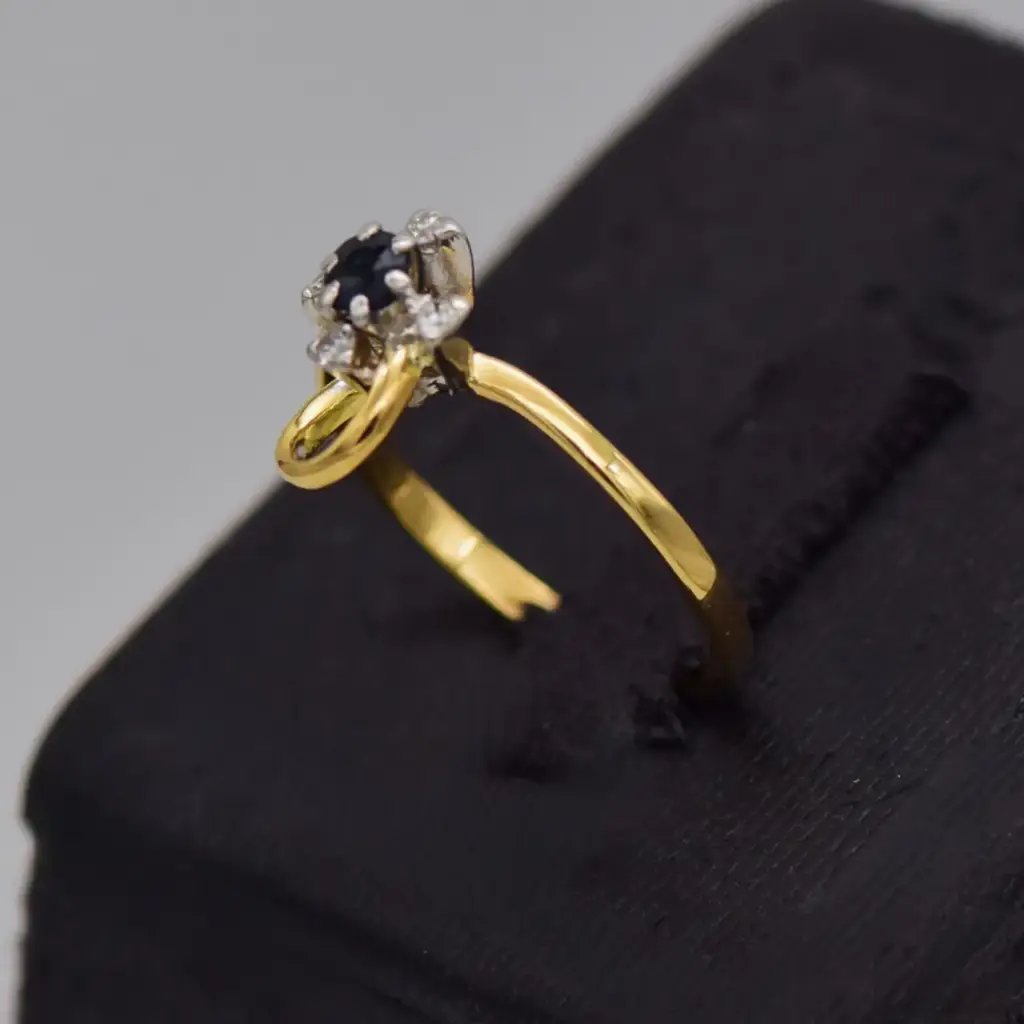 18ct Yellow Gold Dress Ring - View 3