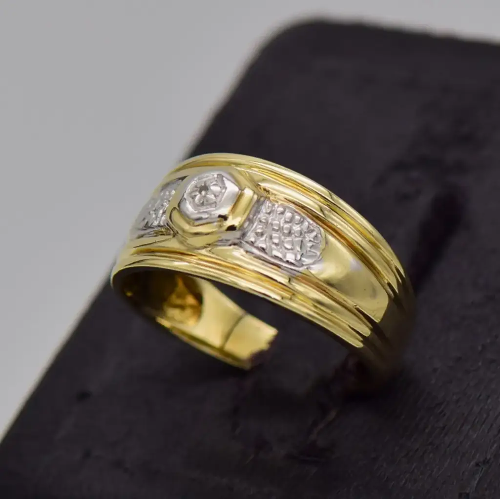 9Ct Yellow Gold Dress Ring - View 3
