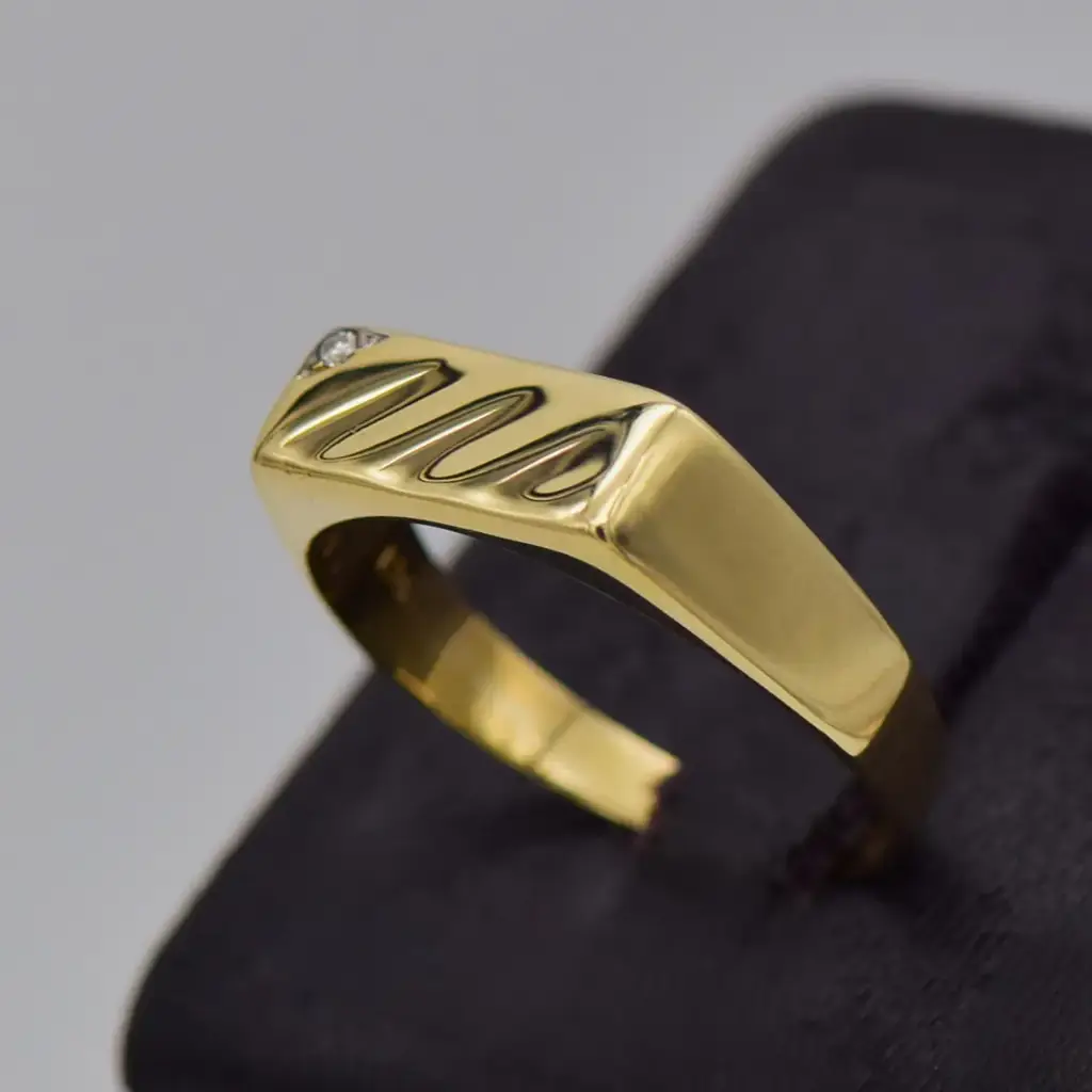 9ct Yellow Gold Men's Ring - View 3