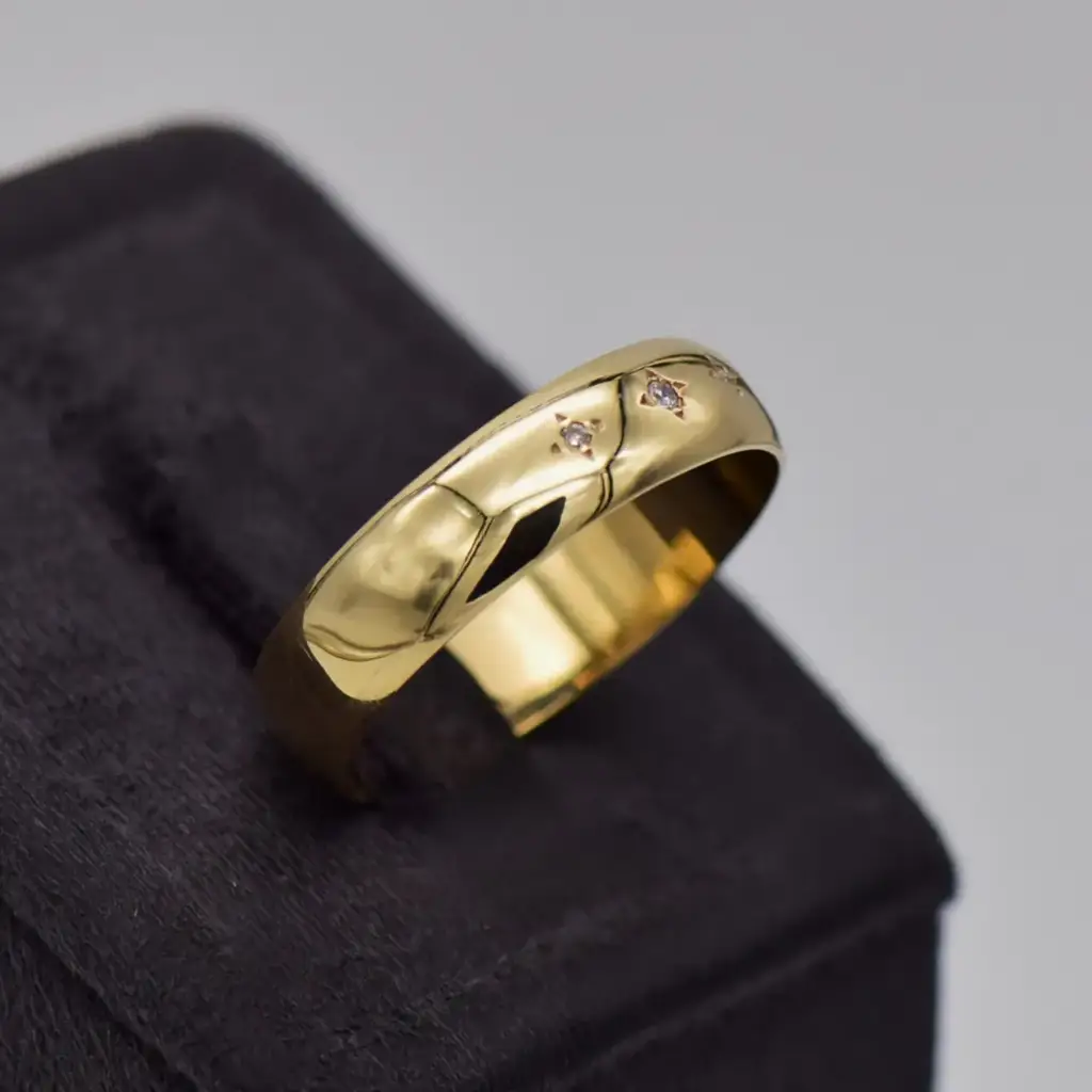 9ct Yellow Gold Wedding Band 3 Stones - View 2