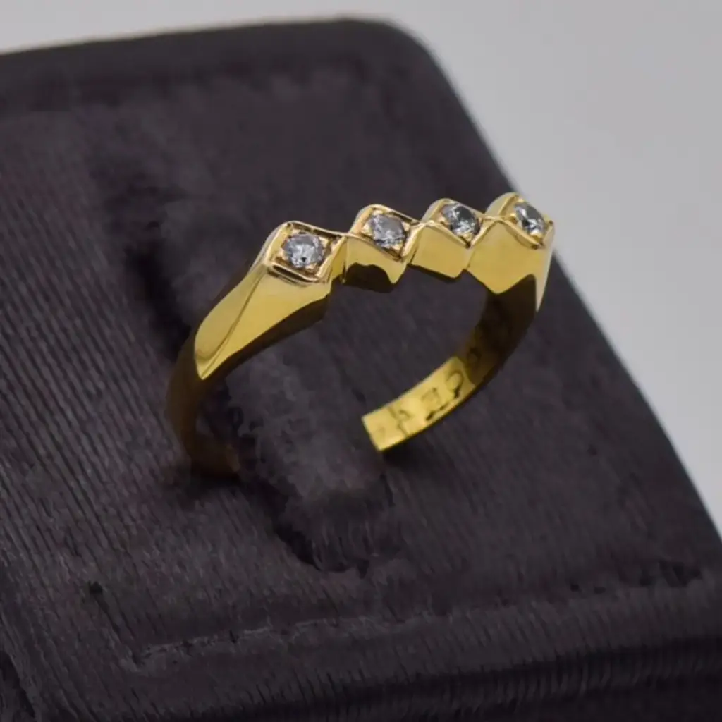 18ct Yellow Gold Dress Ring - View 2