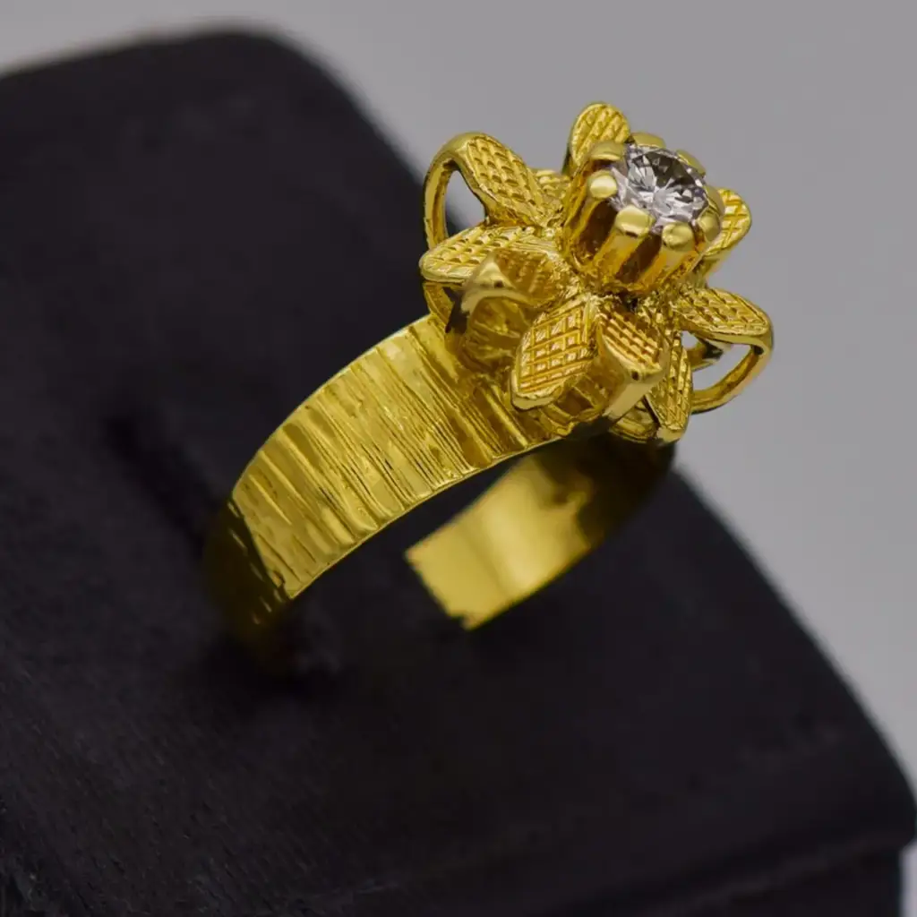 18ct Yellow Gold Engagement Ring - View 2