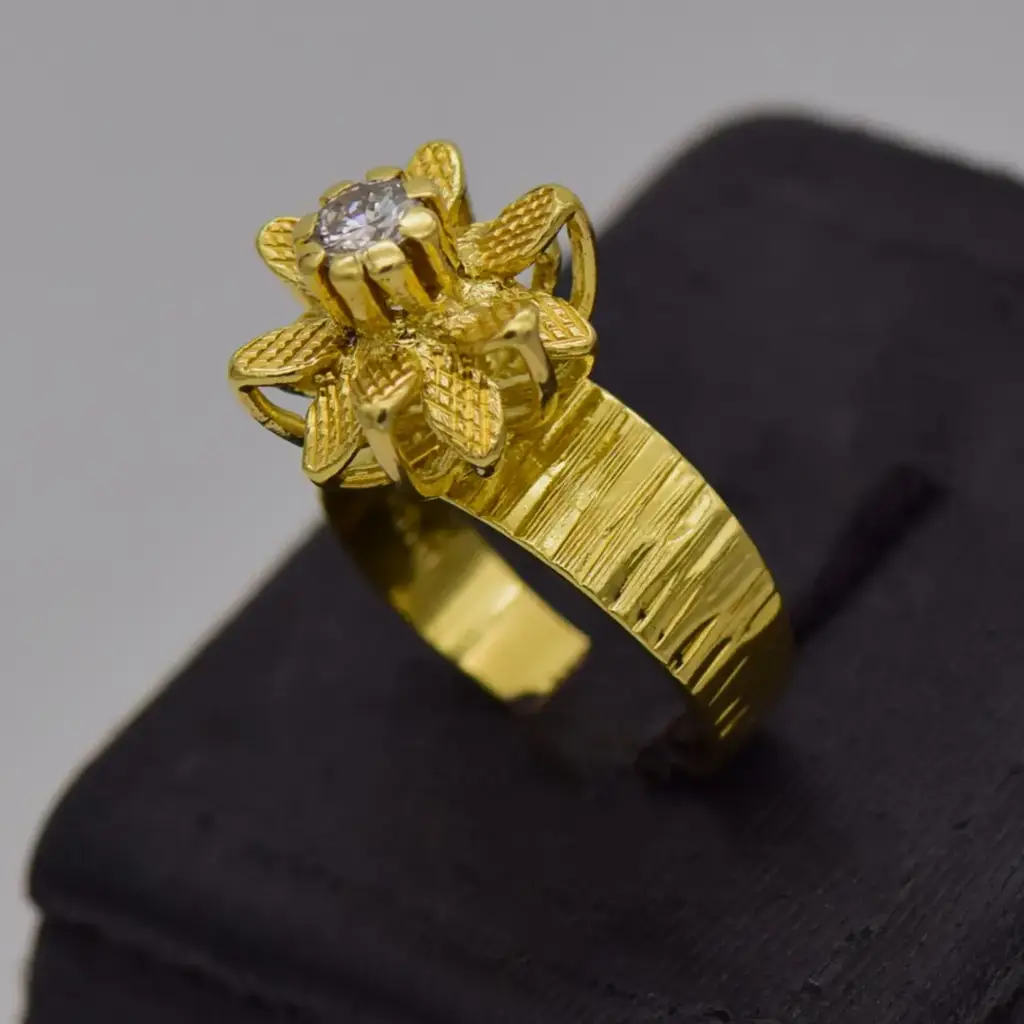 18ct Yellow Gold Engagement Ring - View 3