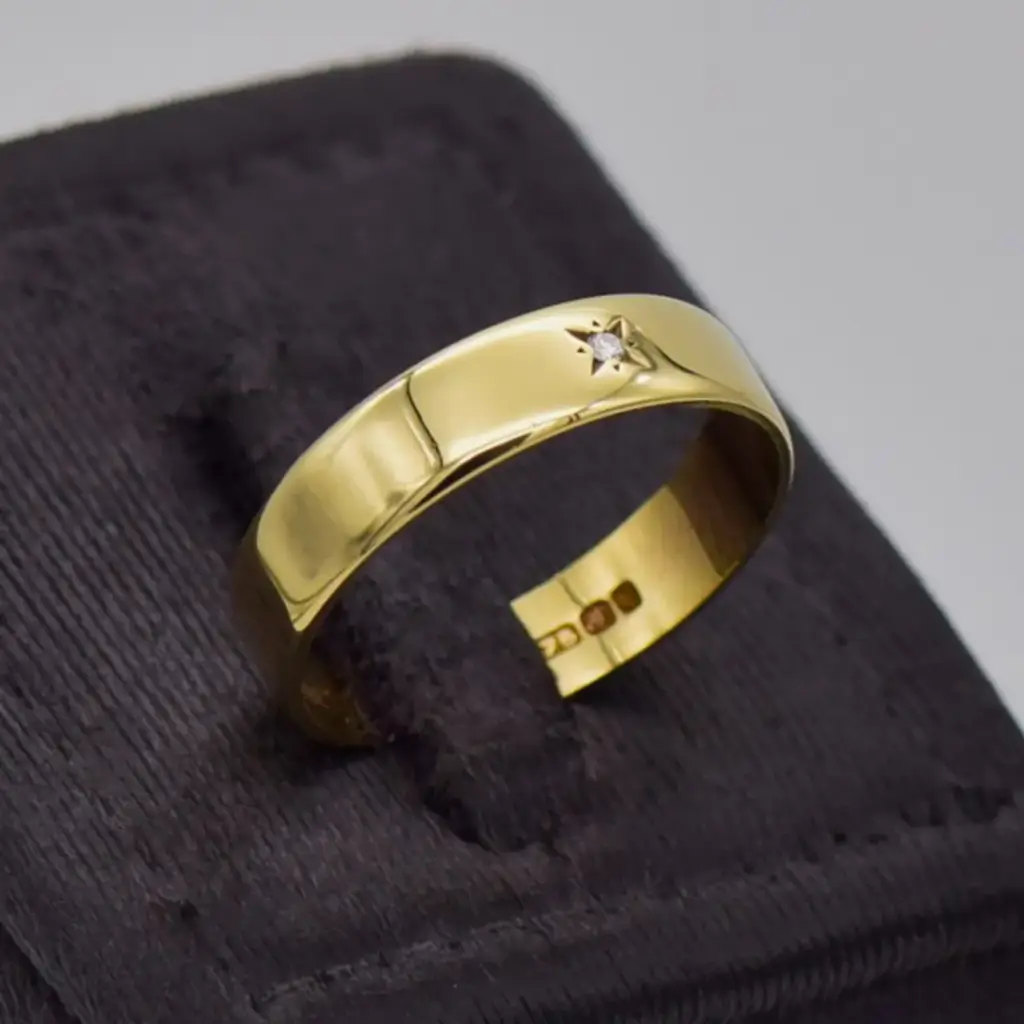 9Ct Yellow Gold Wedding Band Single Stone - View 2