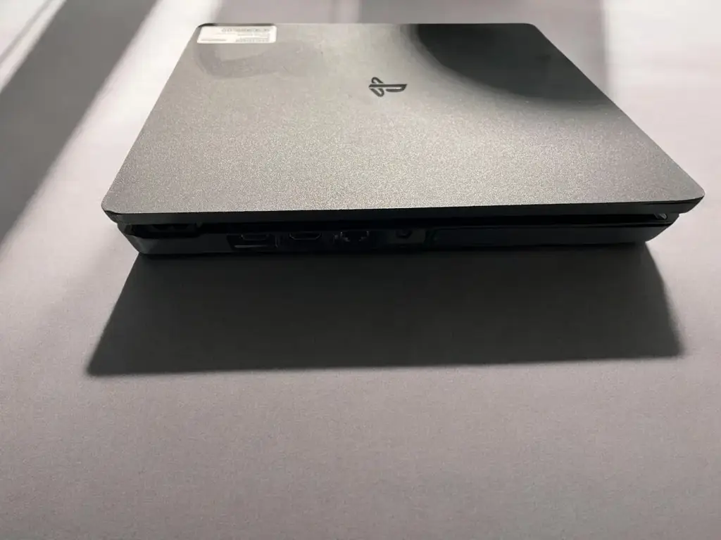 Sony Ps4 500GB + 1 Controller Console - View 2