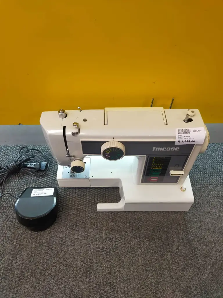 Finesse Sewing Machine - View 3