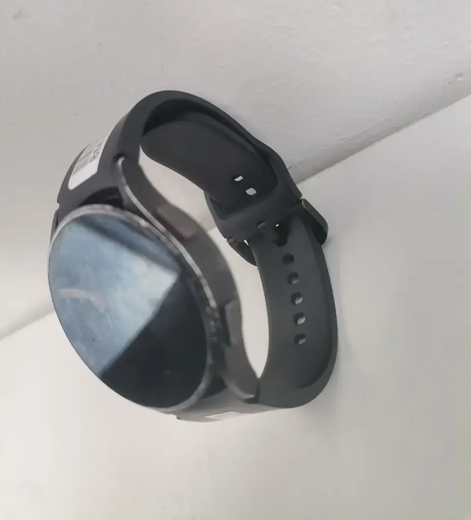Samsung Galaxy Watch 4 (Generic Charger) - View 2