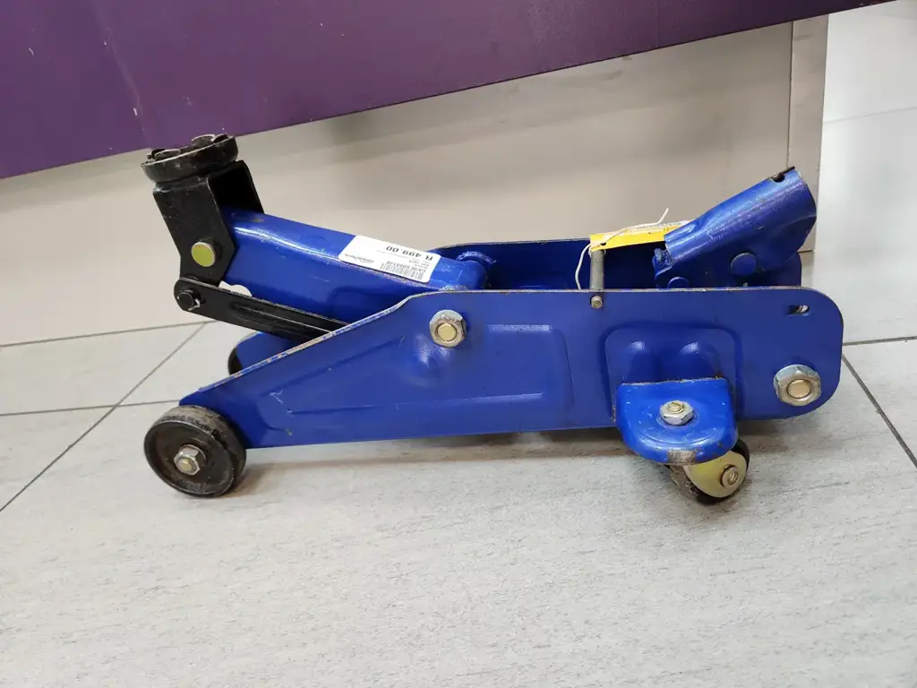 Blue Hydraulic Car Jack - View 2