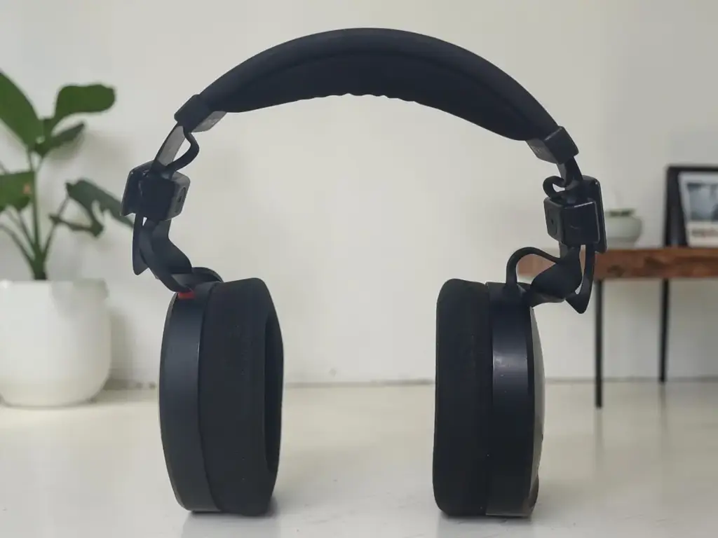 Røde Nth-100 Professional Over-Ear Headphones