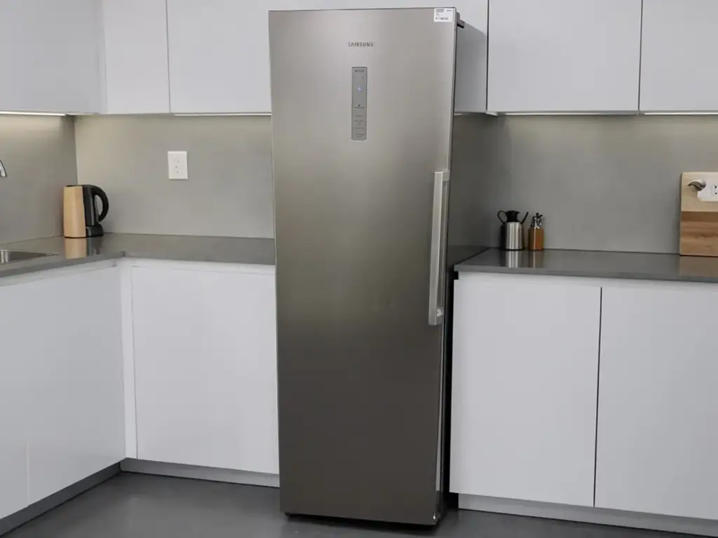 Samsung Rz32m71107f Upright Freezer (315L)